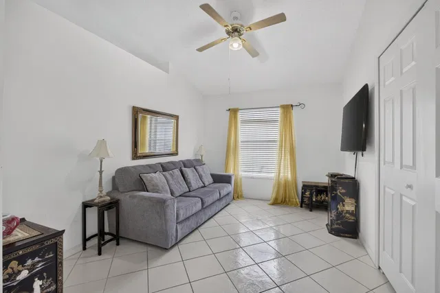 Residence photo 35