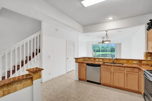  Residence photo 5