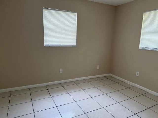 Residence photo 4