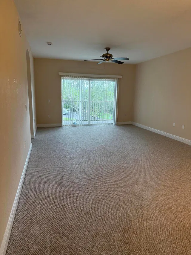 Unit 633 photo 2