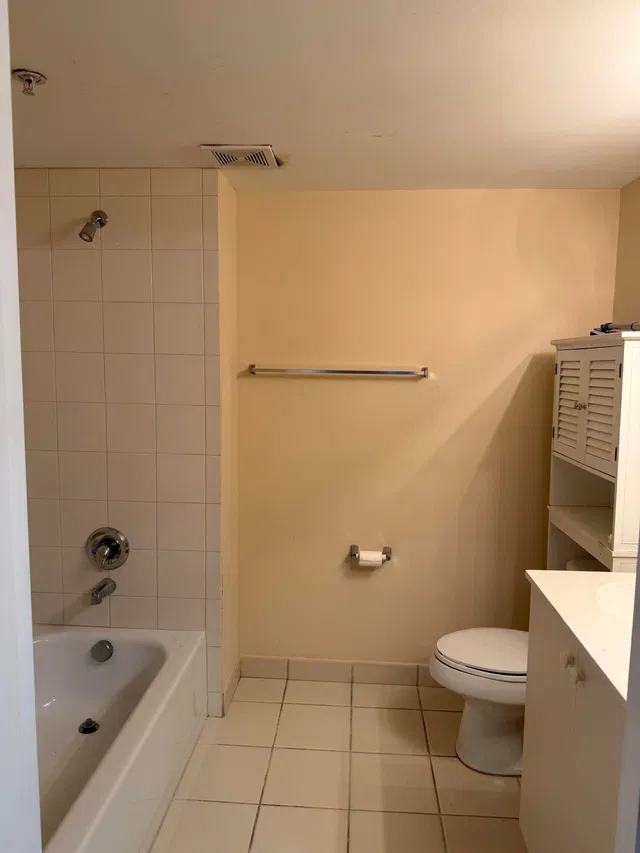 Unit 633 photo 3