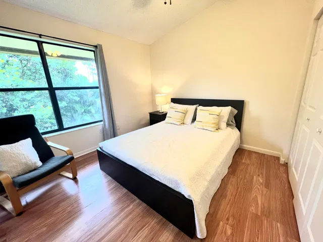Unit 16 photo 13