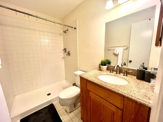 Unit 16 photo 14