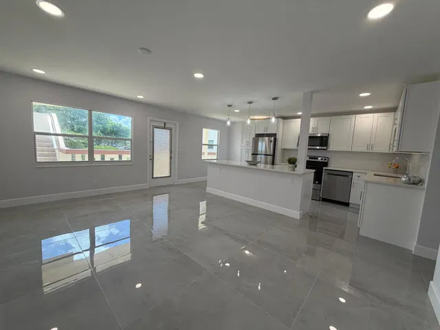  Residence photo 6