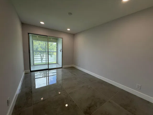  Residence photo 12