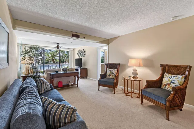 Unit 202 photo 7