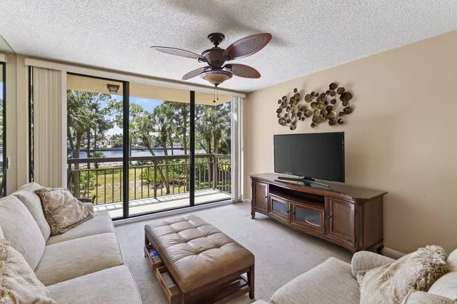 Unit 202 photo 9