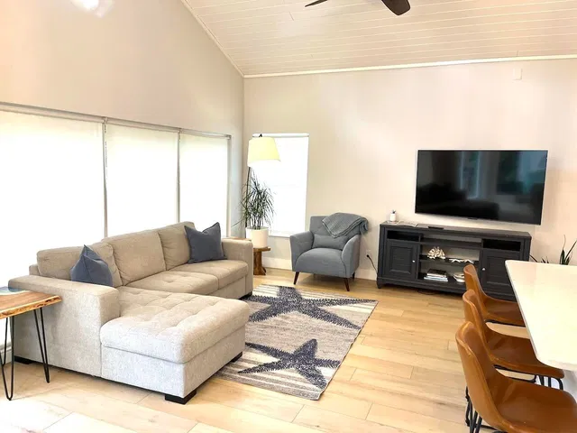 Residence photo 3