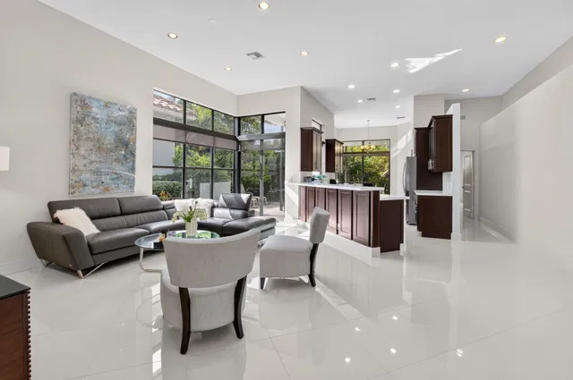 Residence photo 8