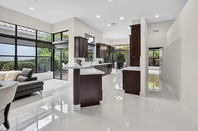 Residence photo 12