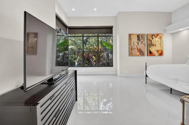 Residence photo 20