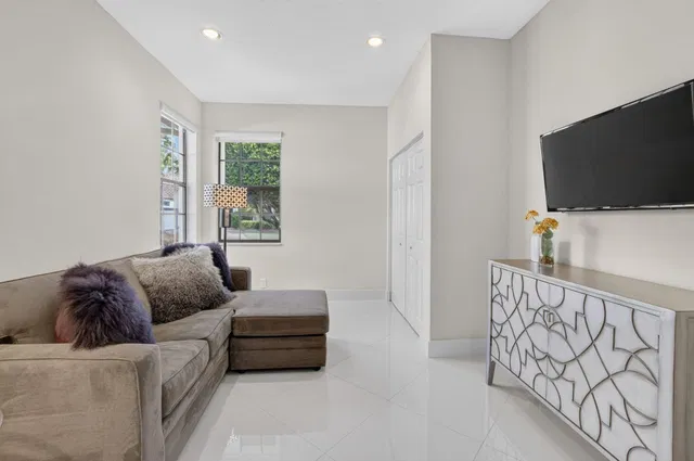 Residence photo 32