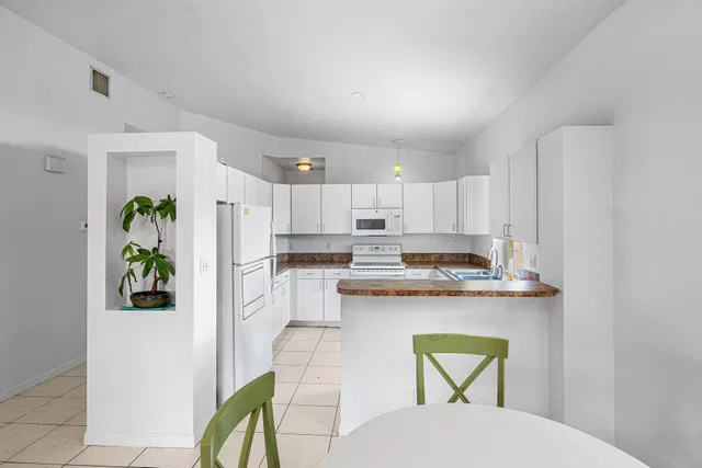 Residence photo 6