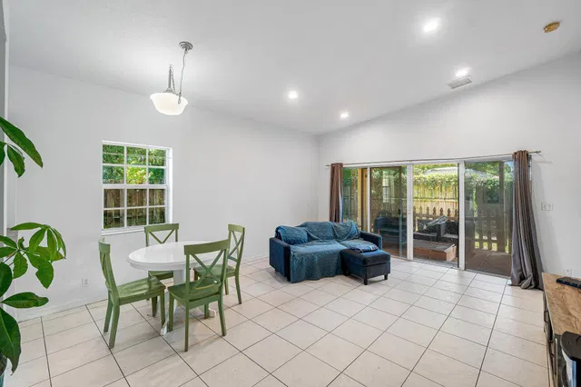 Residence photo 9