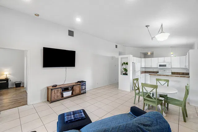 Residence photo 11