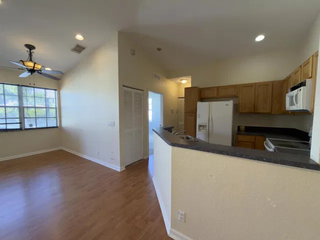 Residence photo 3