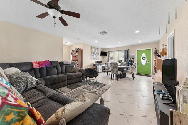 Residence photo 9