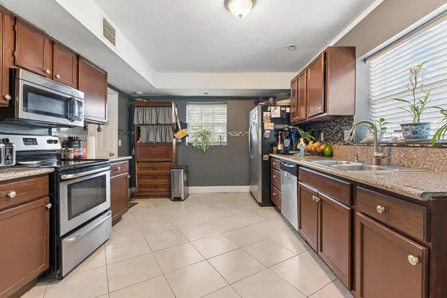 Residence photo 10