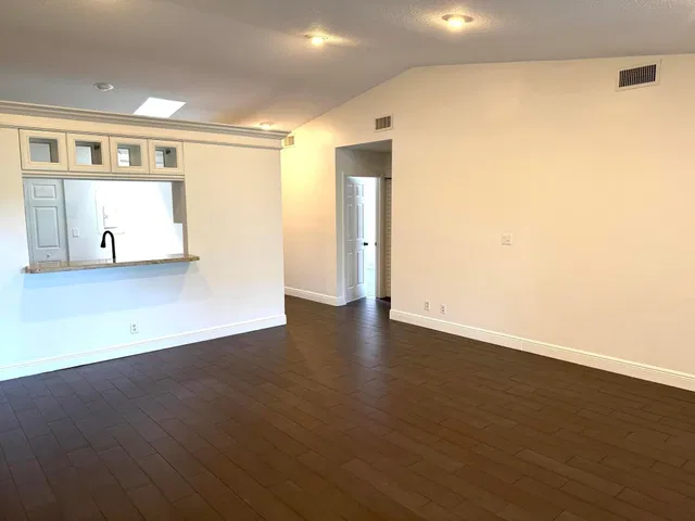 Residence photo 10