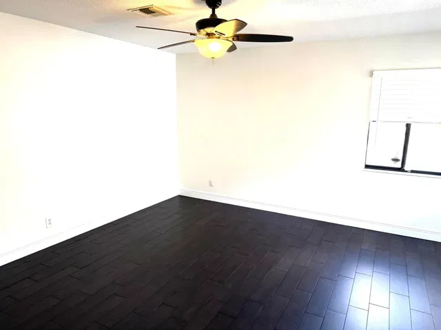 Residence photo 12