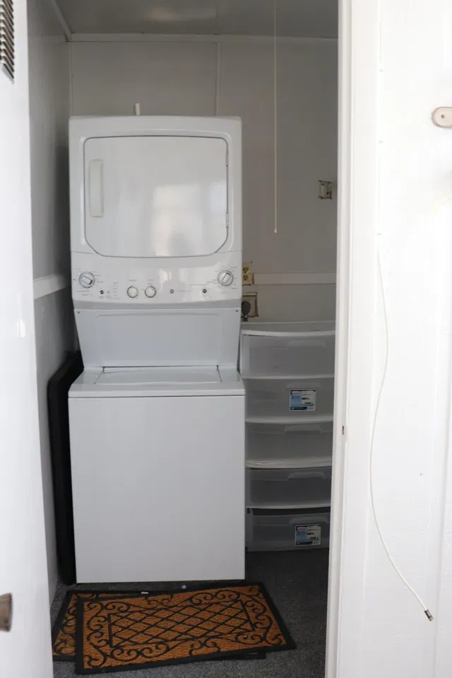 Unit J photo 11
