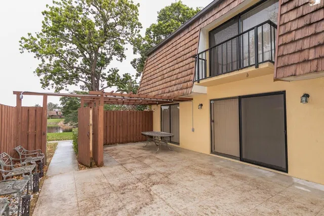  Residence photo 4