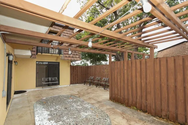  Residence photo 5