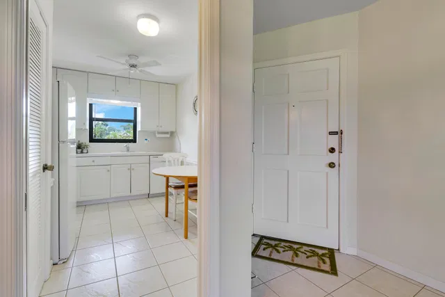 Unit I206 photo 11