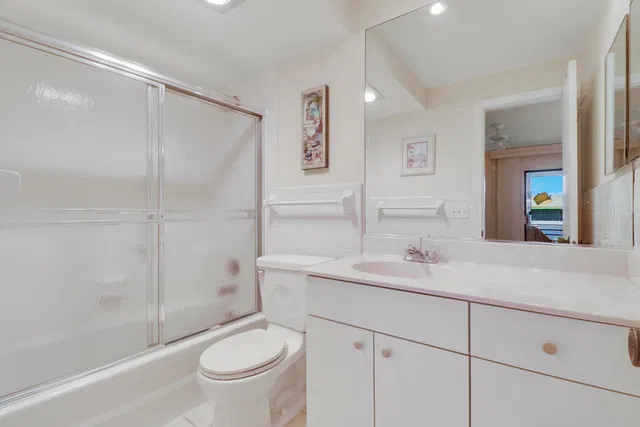 Unit I206 photo 19