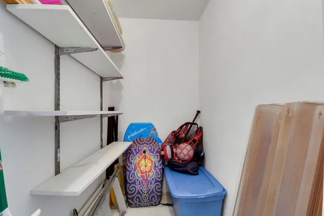 Unit I206 photo 24