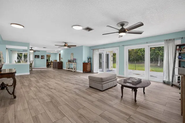  Residence photo 15