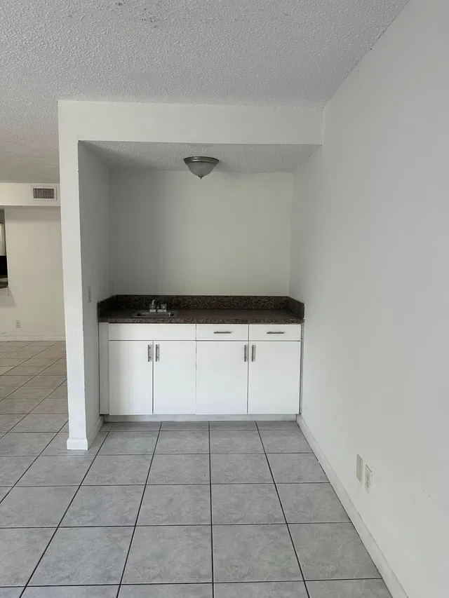  Residence photo 8