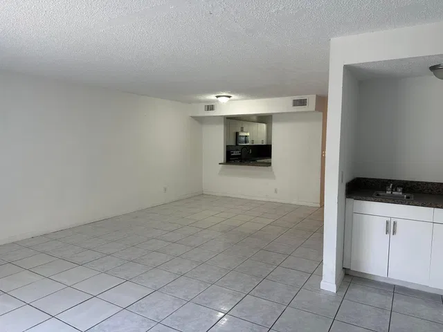  Residence photo 9