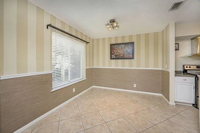 Unit 1-203 photo 5