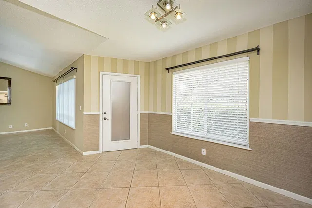 Unit 1-203 photo 6