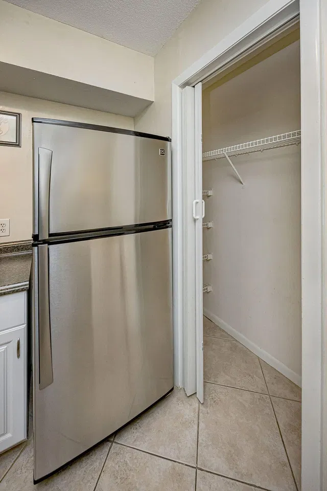 Unit 1-203 photo 11