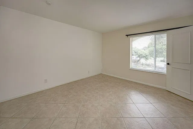 Unit 1-203 photo 12