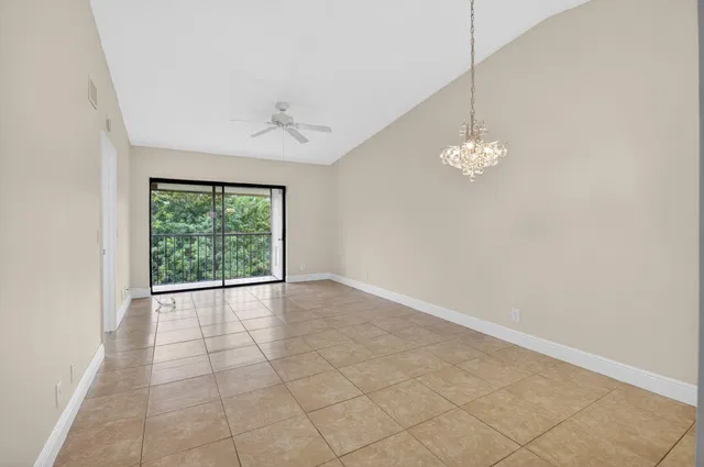 Unit 207 photo 7