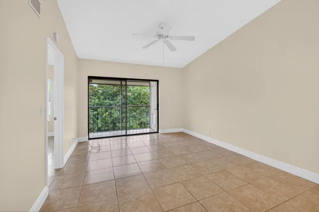 Unit 207 photo 8