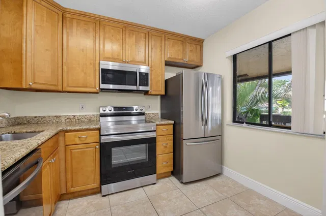 Unit 207 photo 14