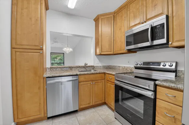Unit 207 photo 16