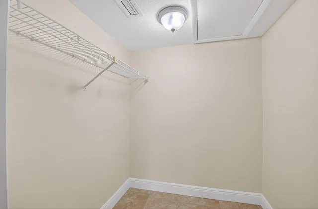 Unit 207 photo 20