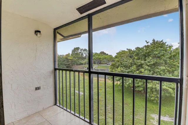 Unit 207 photo 26