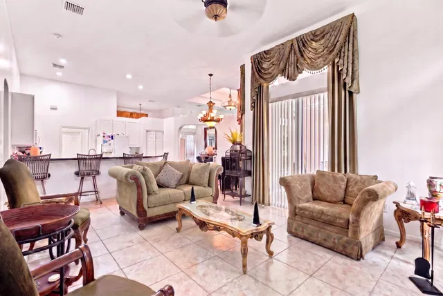 Residence photo 6