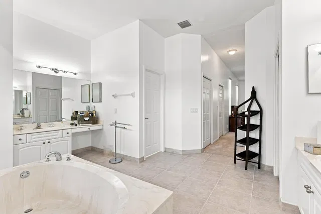Residence photo 18