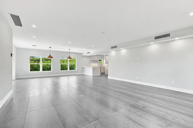  Residence photo 5
