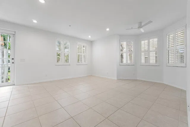  Residence photo 4