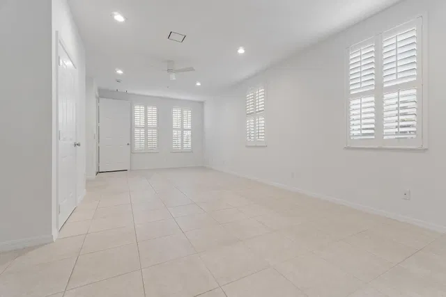  Residence photo 32
