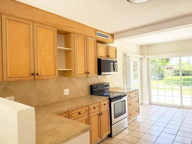  Residence photo 4
