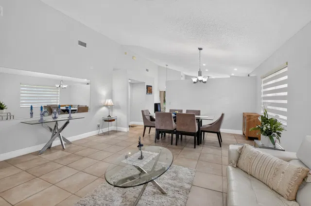 Residence photo 9